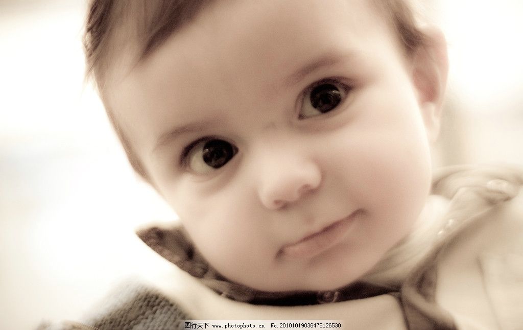 可爱的大眼睛小男孩图片