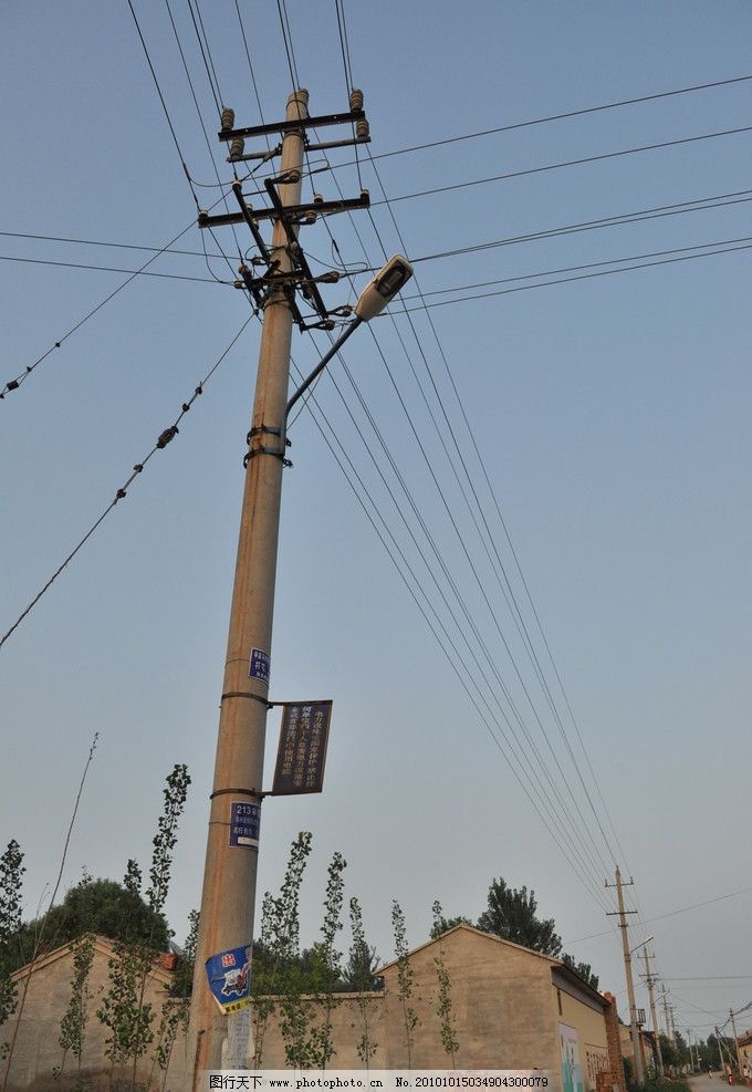 電線杆 電線 電纜 路燈